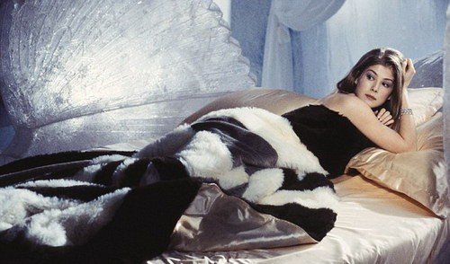 Rosamund Pike in 007-La Morte Può Attendere
