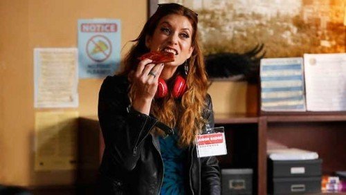 Kate Walsh in una scena di Bad Judge.