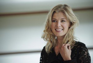 Rosamund Pike: da Bond Girl ad artica Amy dell’Amore Bugiardo