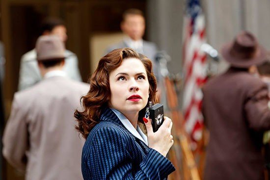 Hayley Atwell è Peggy Carter.