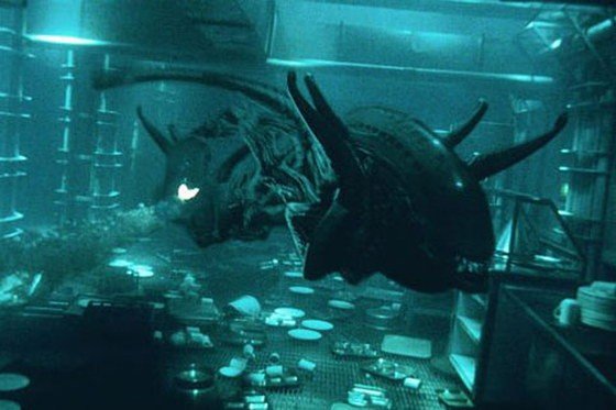 Underwater-pursuit-Alien-Resurrection