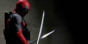 Deadpool: Ryan Reynolds regala la spada a una fan
