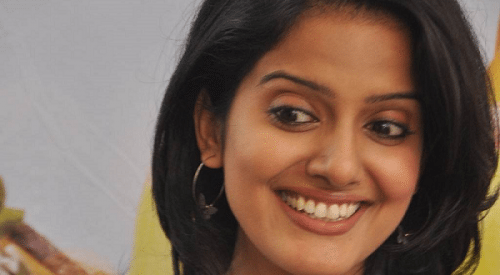 Interview to Vishakha Singh: from Bollywood to Sorrentino?