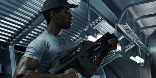 Alien 5 – Neill Blomkamp mostra il nuovo fucile a impulsi