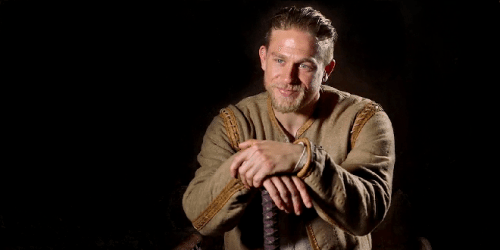 Re Artù: spostata la data di uscita del film con Charlie Hunnam