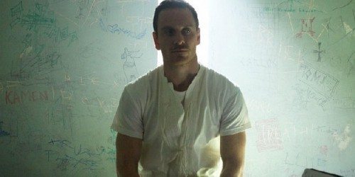 Assassin’s Creed: la fine delle riprese in una foto con Michael Fassbender