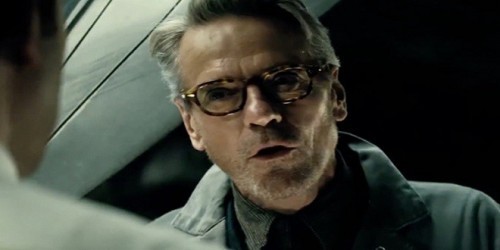 Batman v Superman: nuove immagine rivelano il passato di Alfred