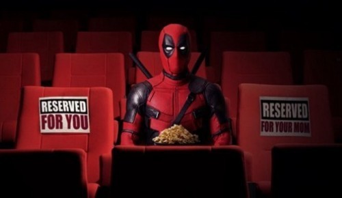 Deadpool: recensione da letto ( un po’ sboccata) del film di Tim Miller