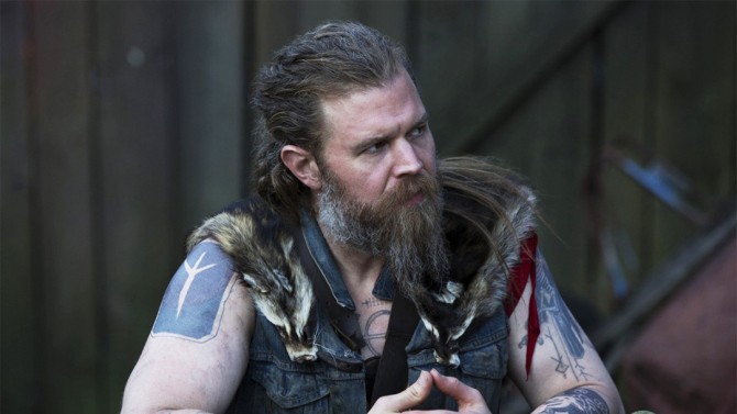 Ryan Hurst, in una sceba del pilot 