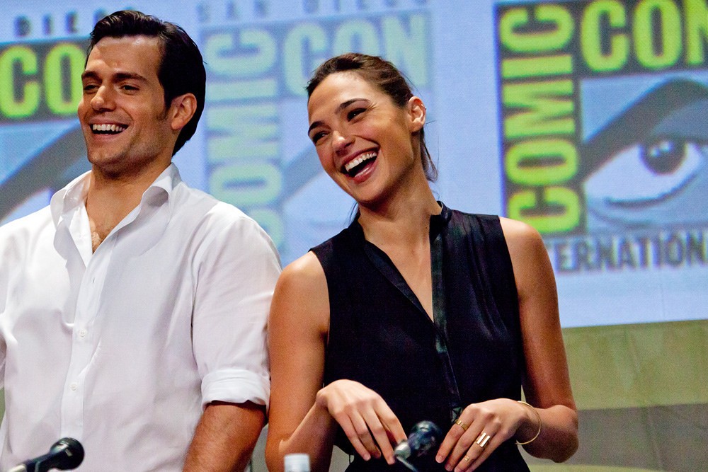 Henry Cavill e Gal Gadot ringraziano i fan di Batman v Superman