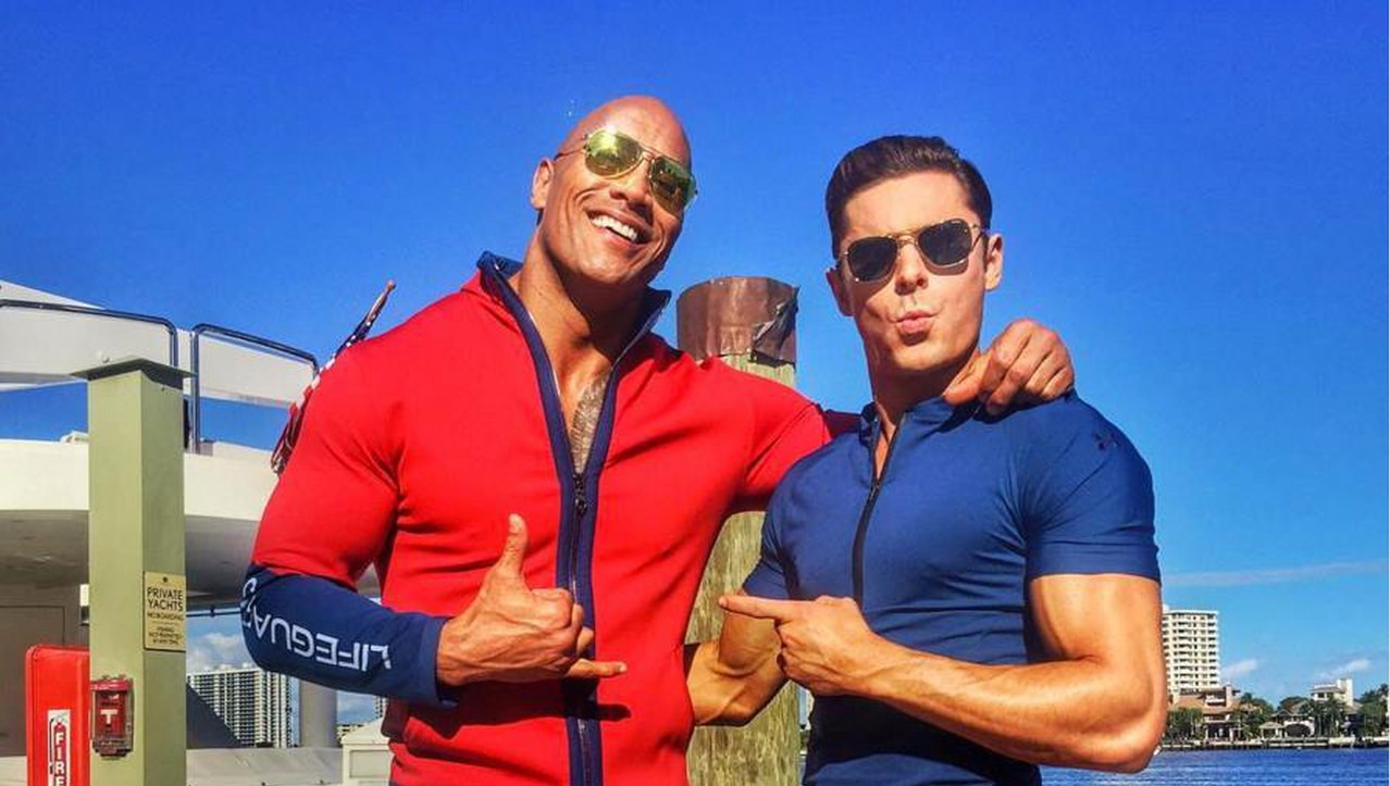 Dwayne Johnson sfida Zac Efron sul set di Baywatch – il film