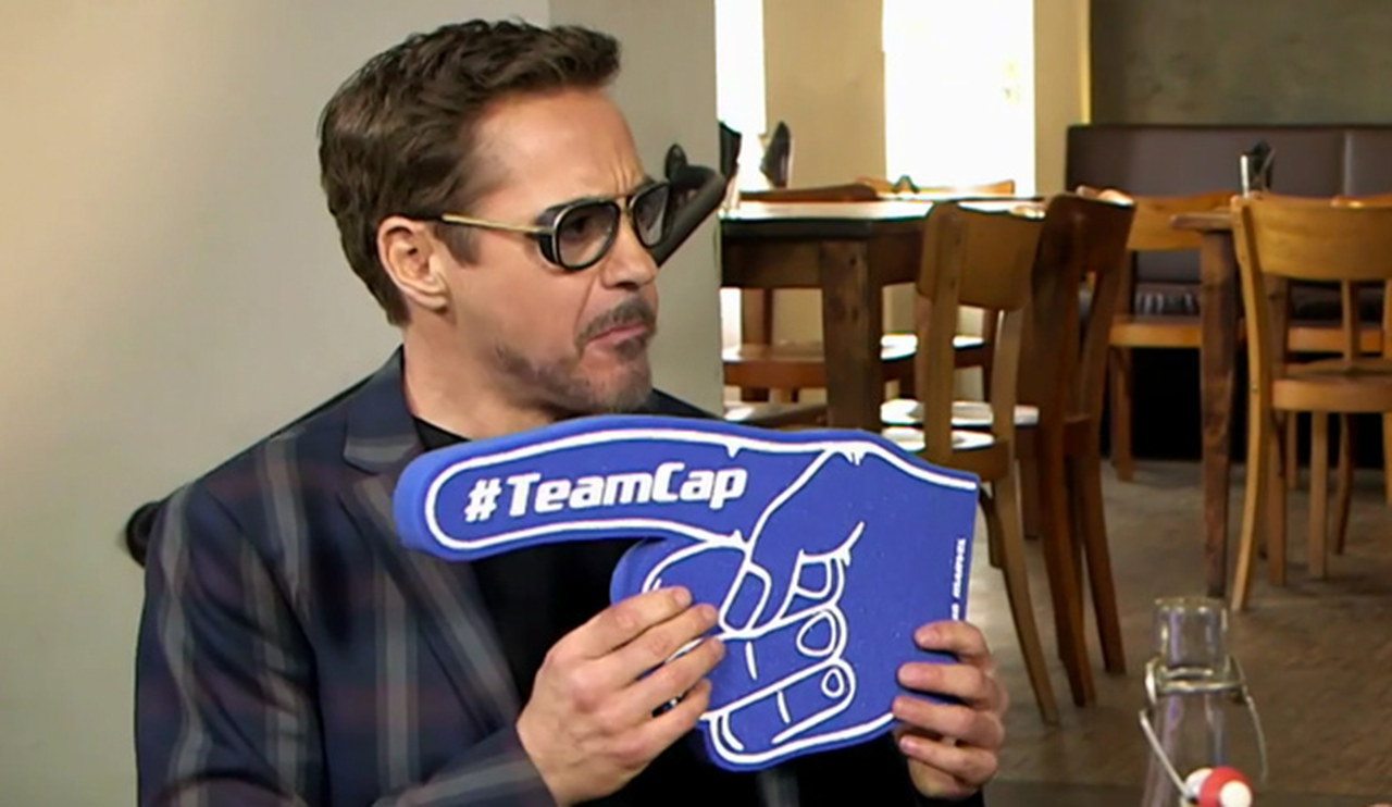 Robert Downey Jr. si diverte a Berlino in stile Zemo