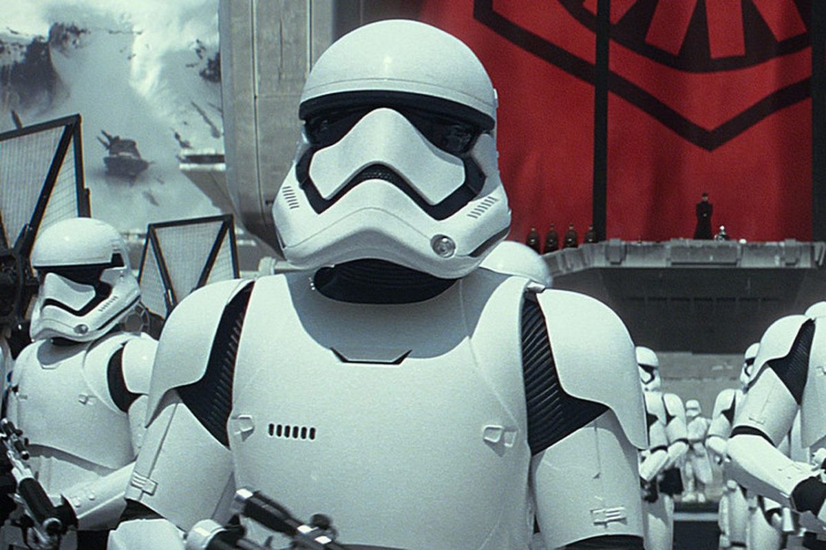 Rogue One: A Star Wars Story – gli Stormtrooper partono all’assalto nella nuova foto ufficiale