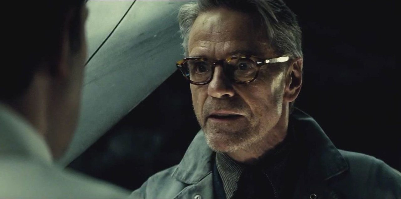 Jeremy Irons: “Sarò Alfred anche in Justice League: Parte Uno”