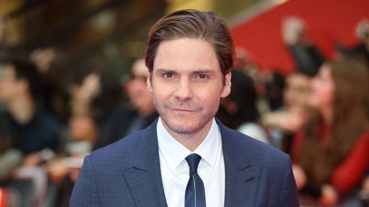 Daniel Bruhl: il cattivo di Civil War in trattative per God Particle