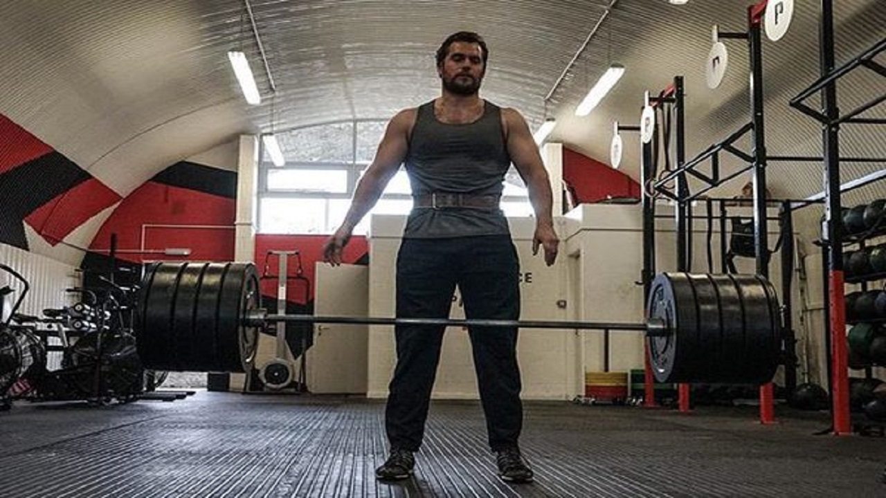 Henry Cavill usa la Forza per diventare Superman su Instagram