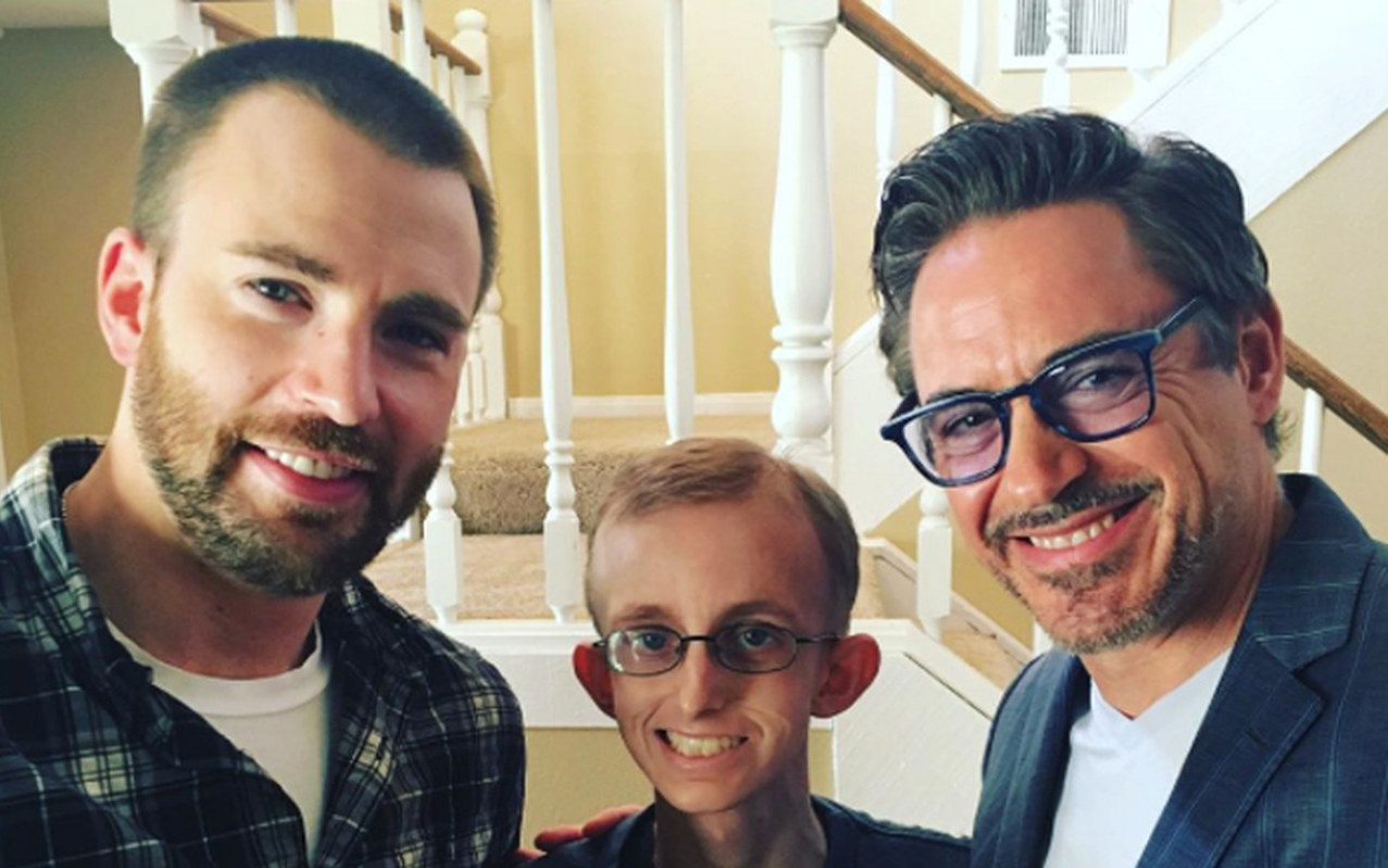 Robert Downey Jr., Chris Evans e Gwyneth Paltrow visitano un fan malato