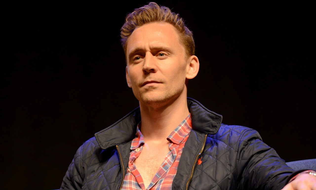 Tom Hiddleston parla delle sue scene di nudo in High Rise