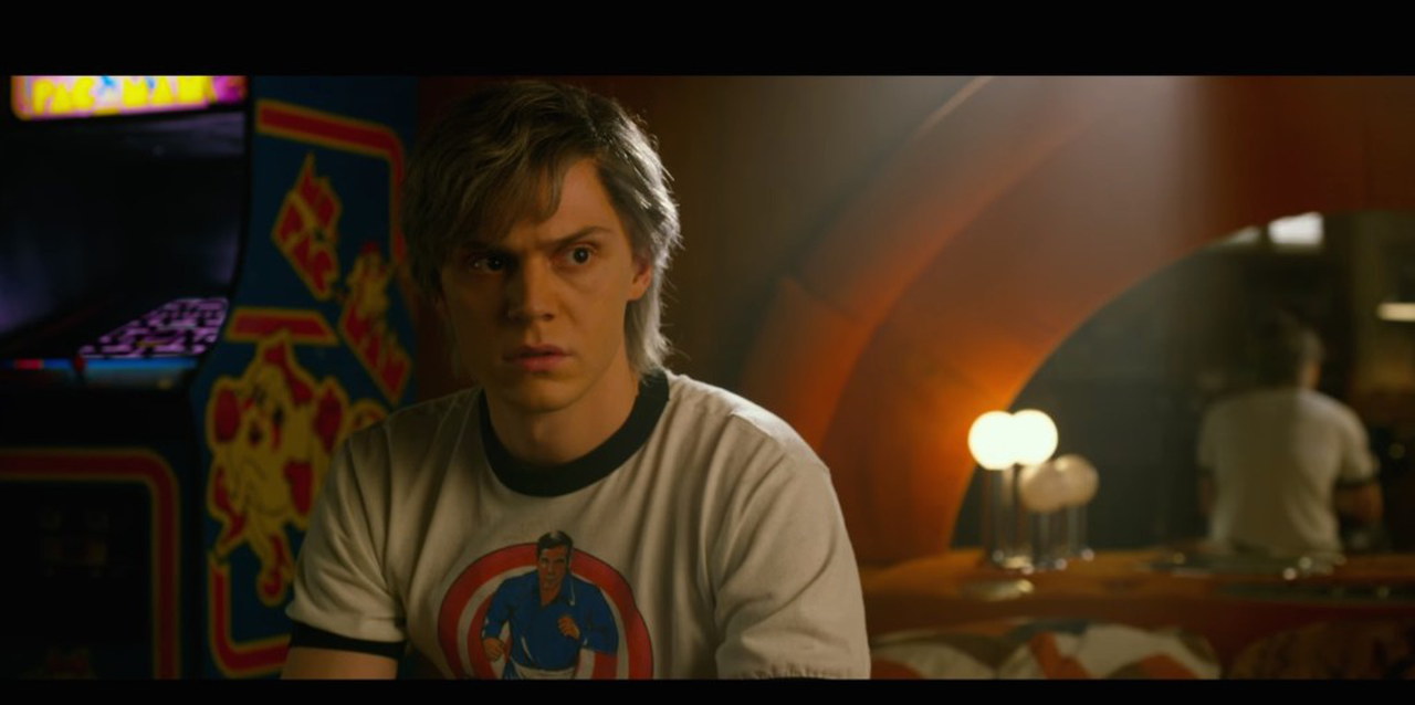 Evan Peters: “Mi piacerebbe un crossover tra Quicksilver e Deadpool”