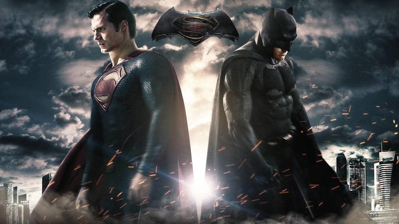 Batman v Superman: dal Comic-Con un nuovo poster e una straordinaria immagine della Batmobile