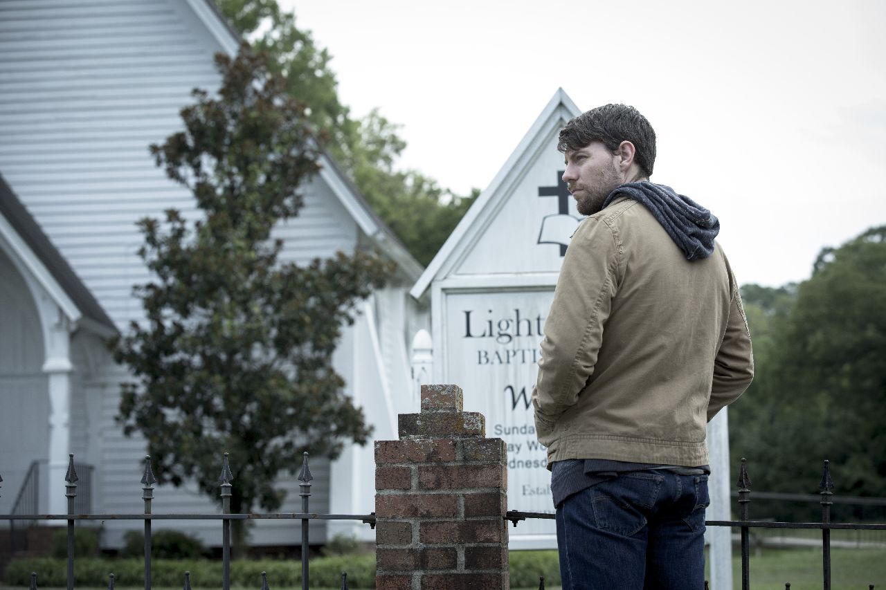 Outcast 2: recensione in anteprima del primo episodio della serie Fox