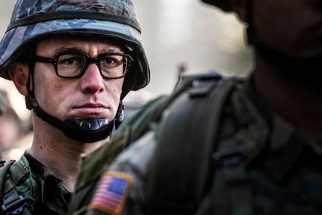 Snowden: il film di Oliver Stone uscirà al cinema il 24 novembre