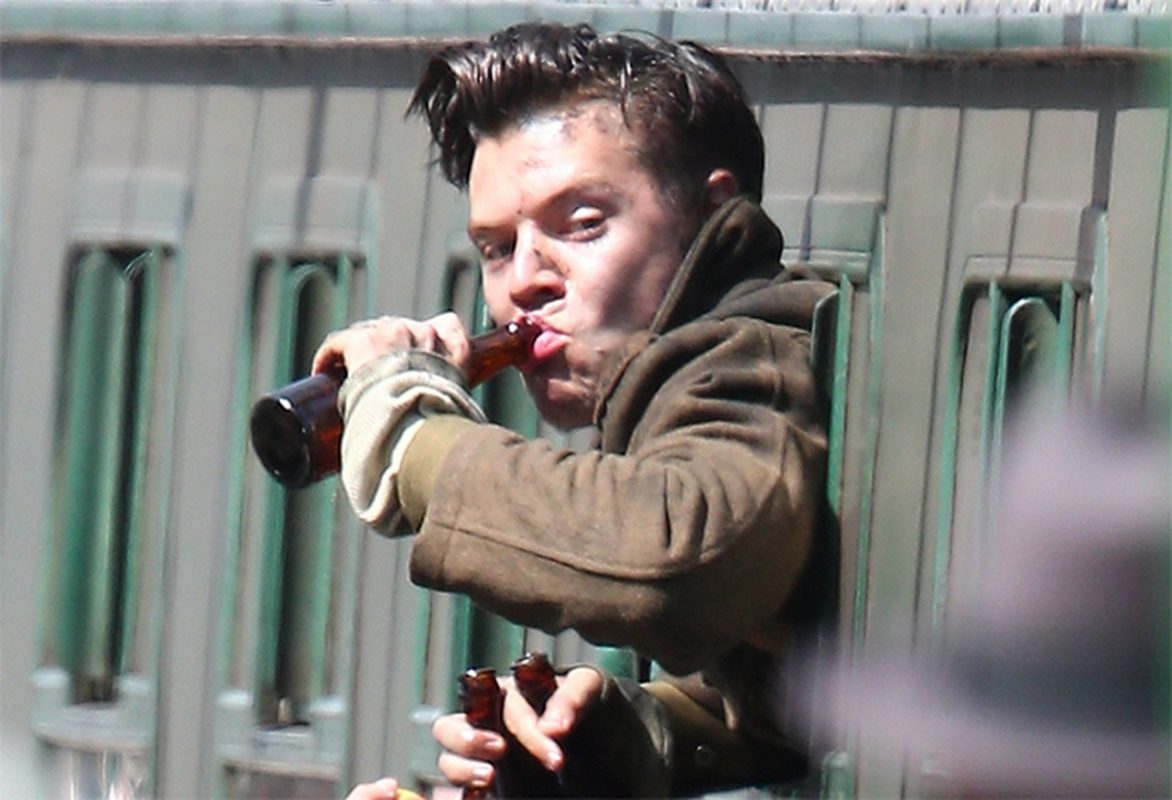 Dunkirk: rivelate le nuove foto dal set con Harry Styles