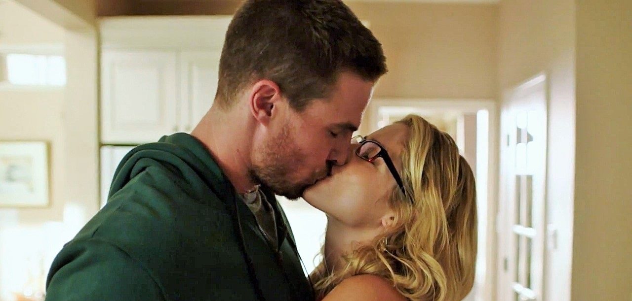 Arrow 5: Stephen Amell parla del rapporto tra lui e Olicity