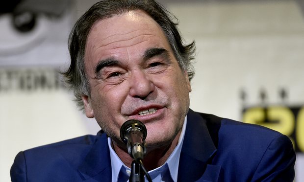 Oliver Stone: “Pokémon Go potrebbe portare al totalitarismo”