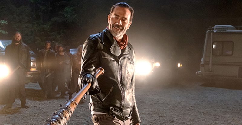 The Walking Dead 7 – Negan brandisce Lucille nella prima foto ufficiale