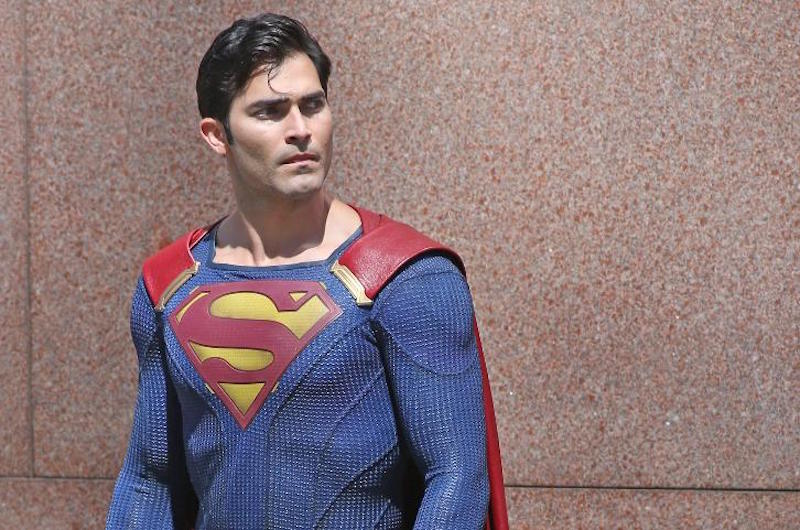 Supergirl 2: Tyler Hoechlin in Superman - Clark Kent nelle foto dal set