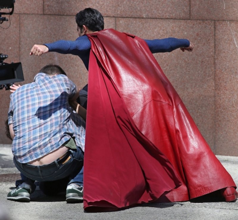 Supergirl 2: Tyler Hoechlin in Superman - Clark Kent nelle foto dal set