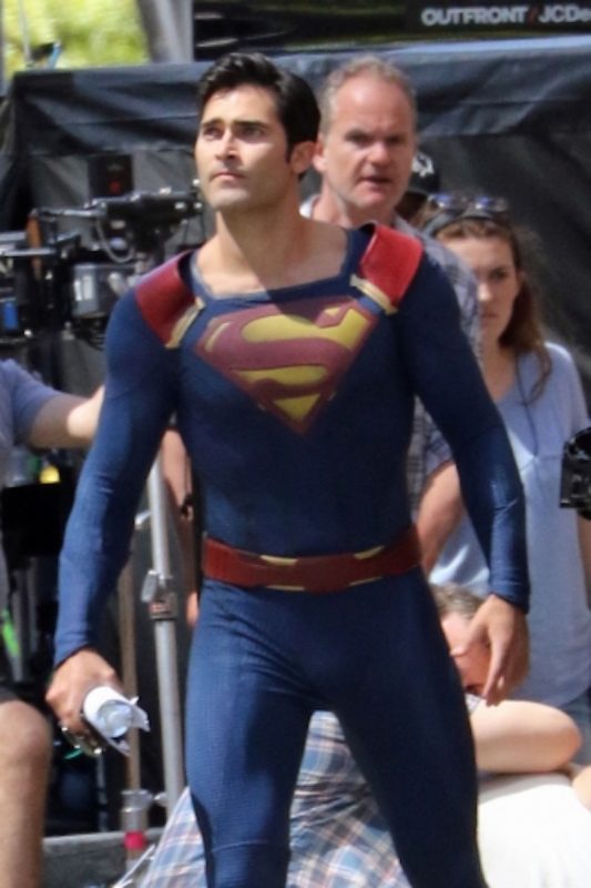 Supergirl 2: Tyler Hoechlin in Superman - Clark Kent nelle foto dal set