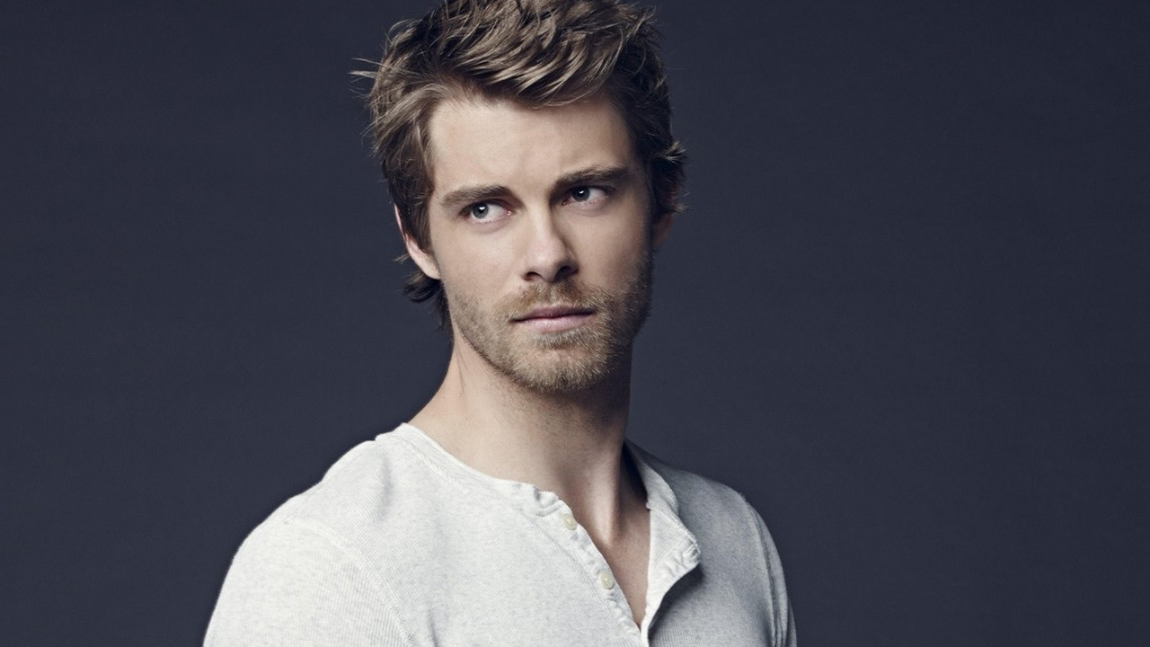 Luke Mitchell nel cast della serie tv Republic of Sarah