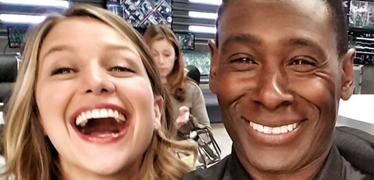 Supergirl 2 – David Harewood con Melissa Benoist e Chyler Leigh sul set [Foto]