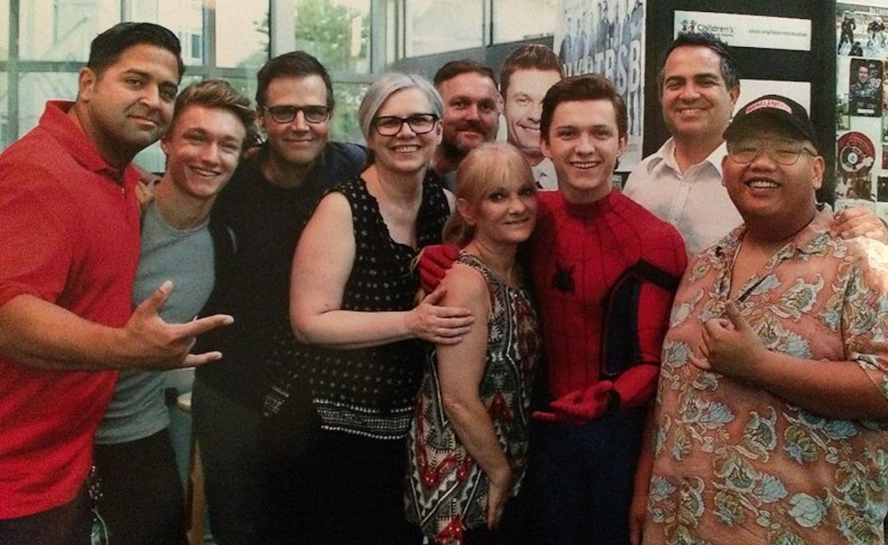 Tom Holland è Spider-Man nelle foto dall’ospedale pediatrico di Healthcare