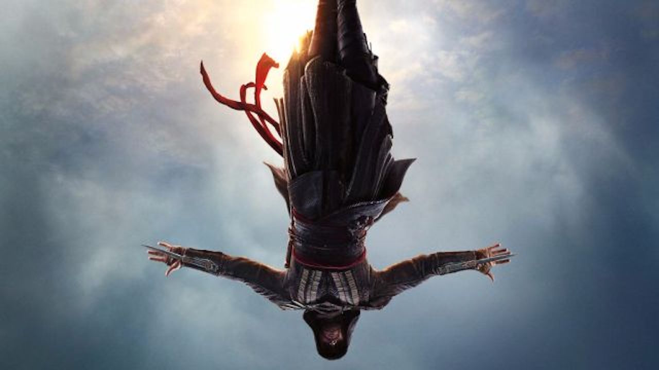 Assassin’s Creed: Michael Fassbender scruta l’orizzonte in una nuova immagine