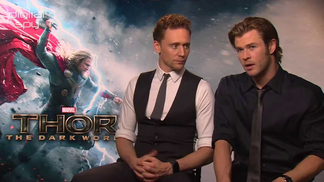 Chris Hemsworth e Tom Hiddleston: altre foto con i fan dal set di Thor