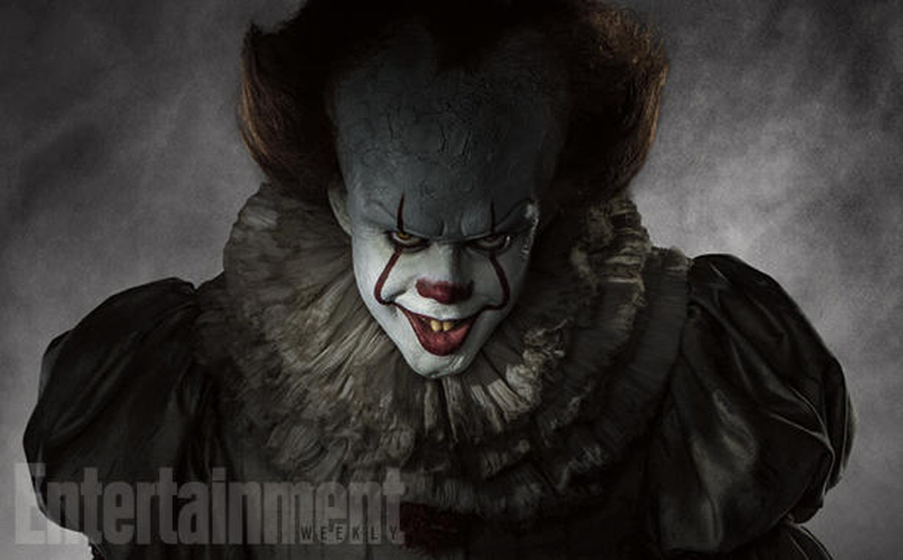 IT: Pennywise di Bill Skarsgård è famelico nella nuova foto