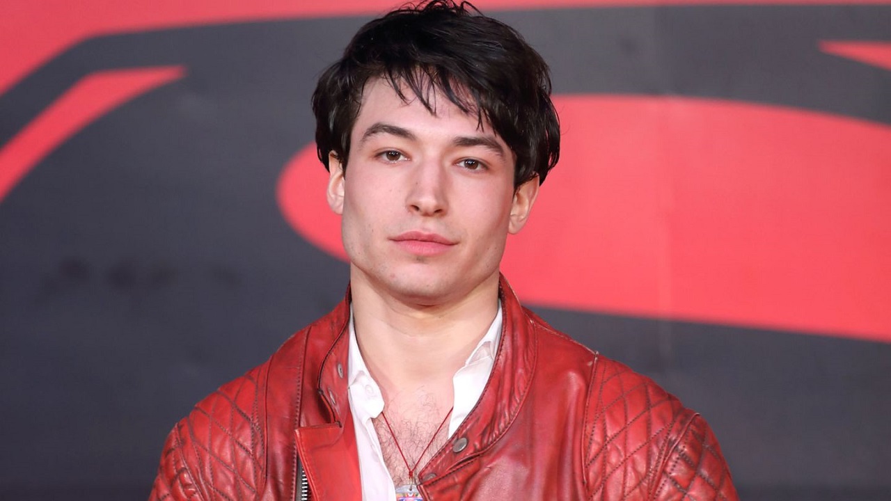 Ezra Miller: “voglio una lotta tra le mie action figures di The Flash e Animali Fantastici”