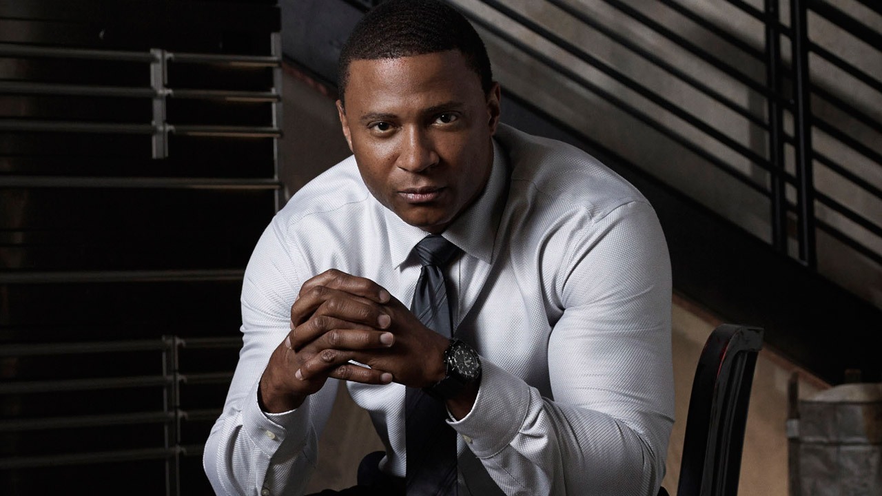 Arrow 5 – David Ramsey spiega come potrebbe reagire Diggle a Supergirl