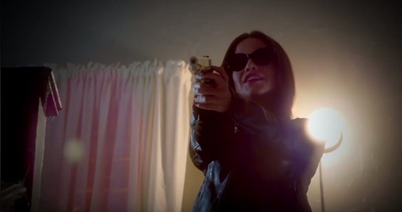 jenna-marshall-with-a-gun-in-episode-7x10