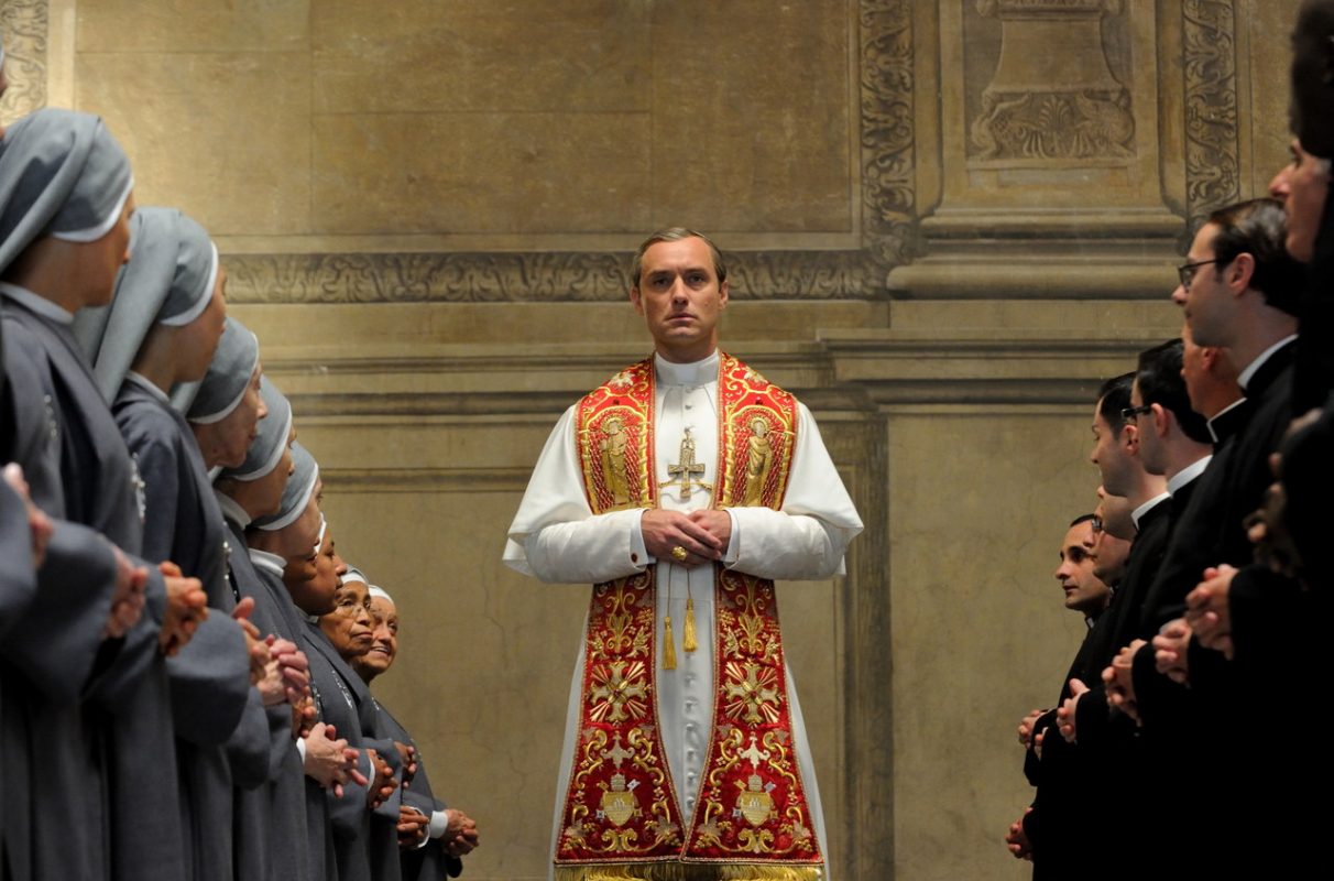 Venezia 73 - The Young Pope: recensione delle serie di Paolo Sorrentino