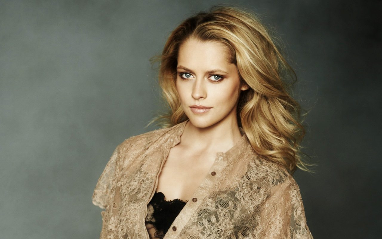 Teresa Palmer su The Batman: “Vorrei essere nel film di Ben Affleck”