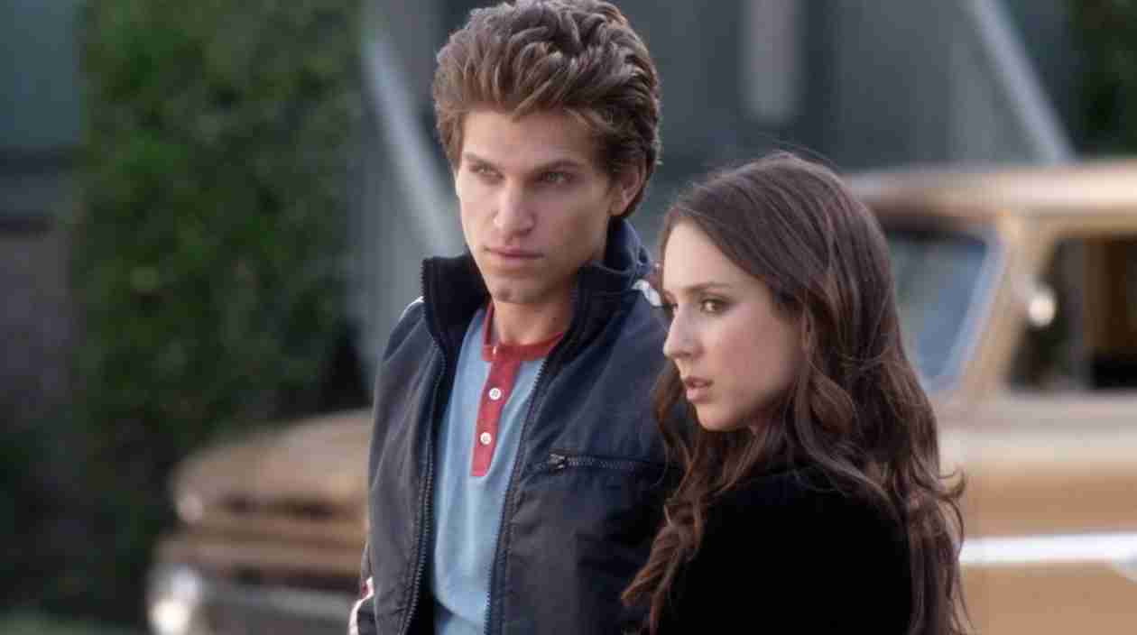 Keegan Allen termina le riprese in Pretty Little Liars: i saluti del resto del cast