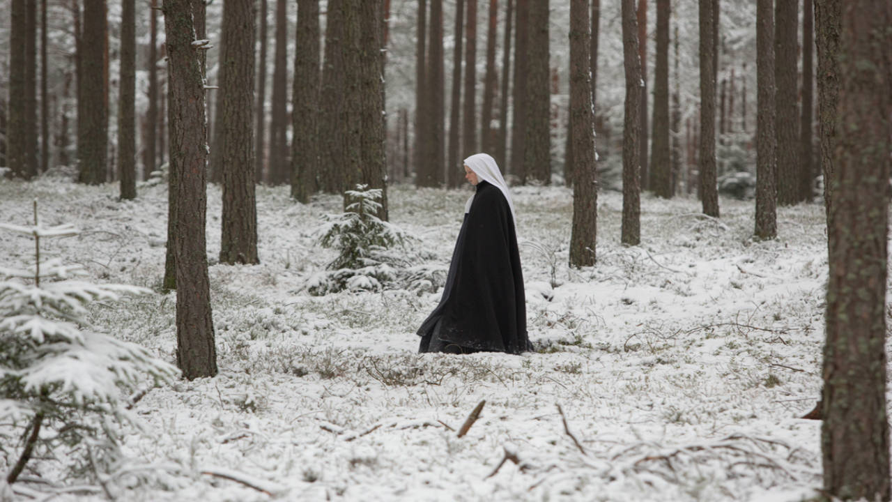 Agnus Dei: nuove immagini ufficiali del film di Anne Fontaine