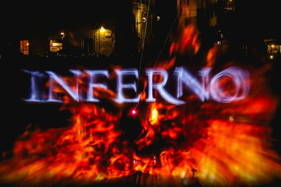 Inferno – Immagini del film proiettate sull’Arno a Firenze [FOTO]