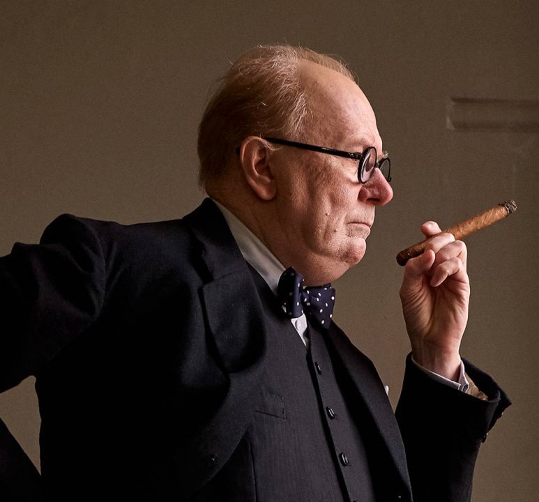 Gary Oldman è Winston Churchill nella prima foto di Darkest Hour