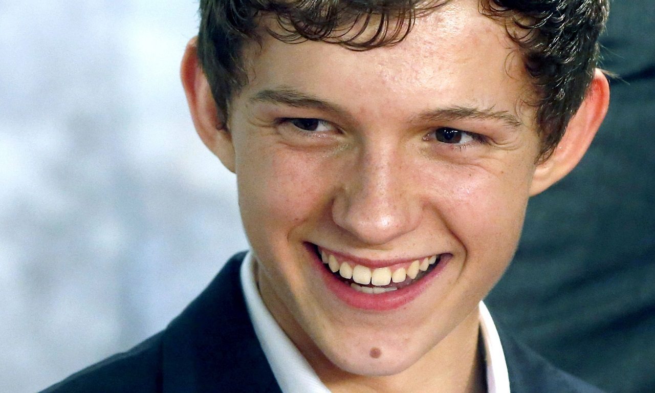 Tom Holland fa visita ai bambini all’ospedale nei panni di Spider-Man