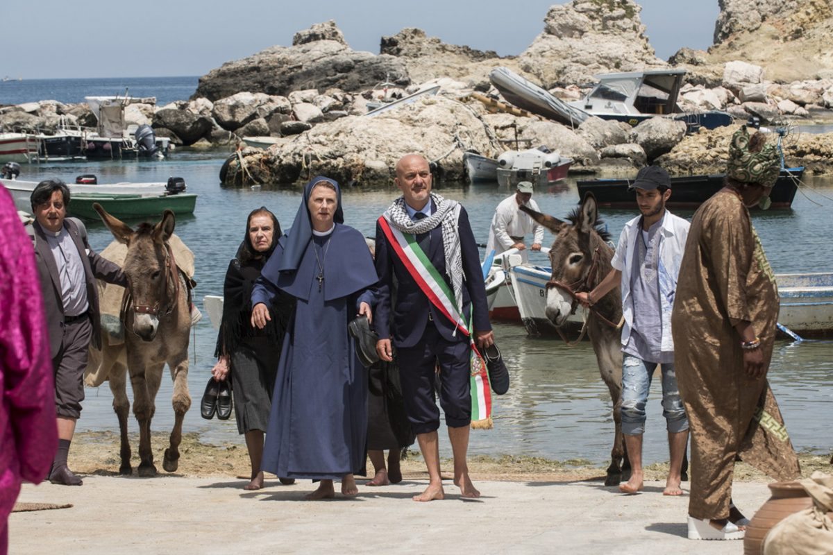 Non c’è più religione: le prime clip e il poster del film di Luca Miniero